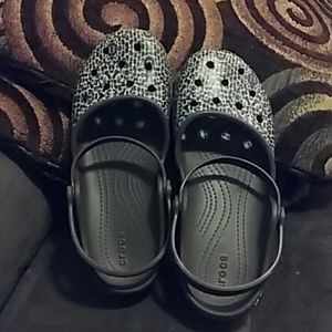 Like New Women's Karin Leopard Espresso Crocs